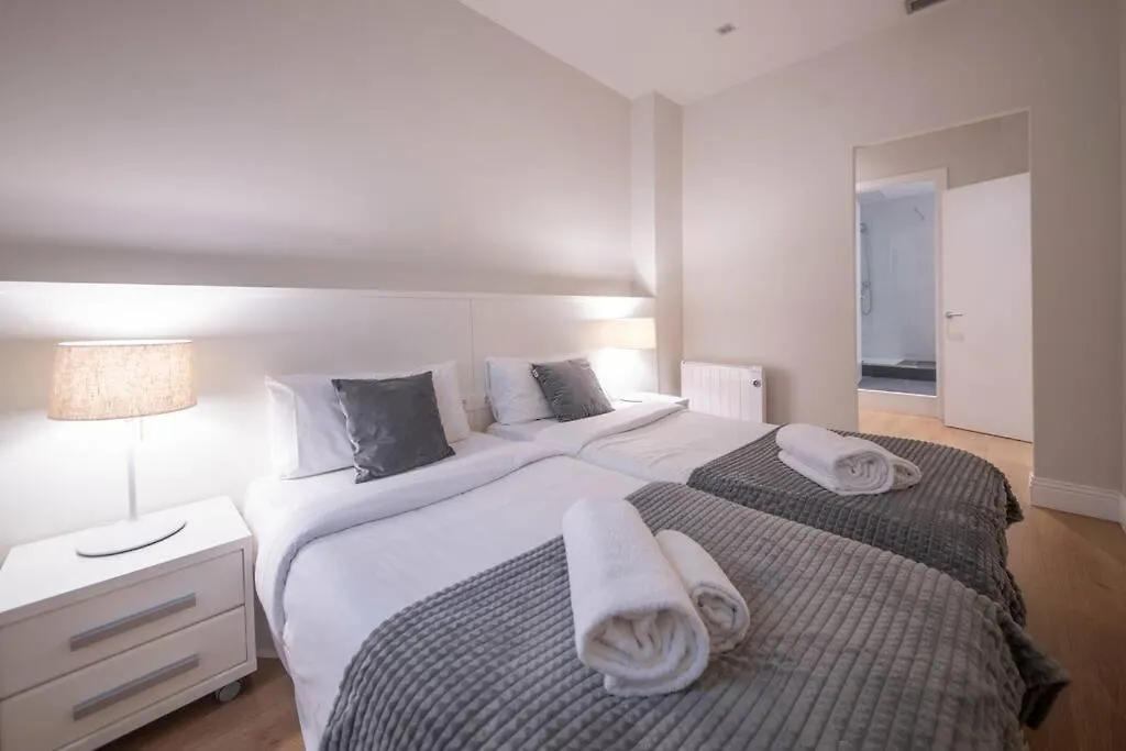 Three Bedroom Apartment In Paseo De Gracia Barcelona